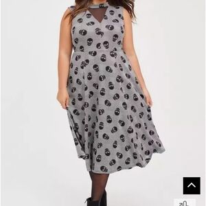 ⚘️NWOT Torrid 2X Mock Neck Midi Skater Dress - Skull Grey